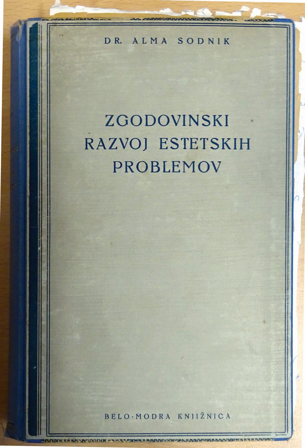 Knjiga Zgodovinski razvoj estetskih problemov se osredotoča na zgodovino filozofske misli. Knjiga, ki je deloma nastala na Dunaju, je omogočila Almi Sodnik habilitacijo na univerzi.