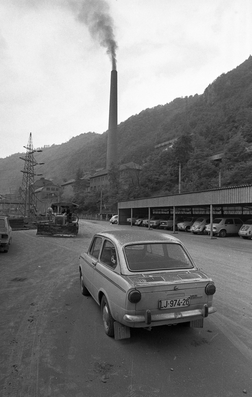 Slika 3: Onesnaženost v dolini TET, 70. leta. Foto: Svetozar Busić, hrani:
                        Muzej novejše in sodobne zgodovine Slovenije.