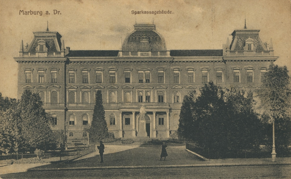 Slika 2: Stavba Mestne hranilnice v Mariboru.
                   Vir: Maribor, mestna hranilnica (1904-1920).
                  URN:NBN:SI:IMG-IVS3QBXT from http://www.dlib.si