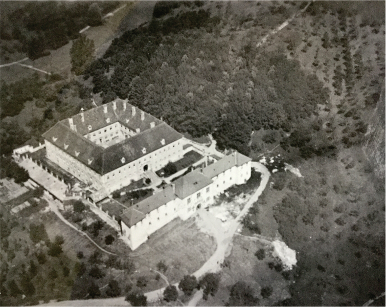 Figure 5. HR-HDA-1422, 65-583/1-7. Erdődy Castle, Residential Home for First
World War Disabled Veterans, Moslavina - Popovača. Agencija za fotodokumentaciju, 247. Author and date unknown